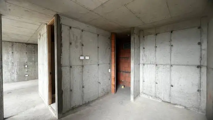 Antes de la remodelación: Apartamento en obra gris – Bogotá