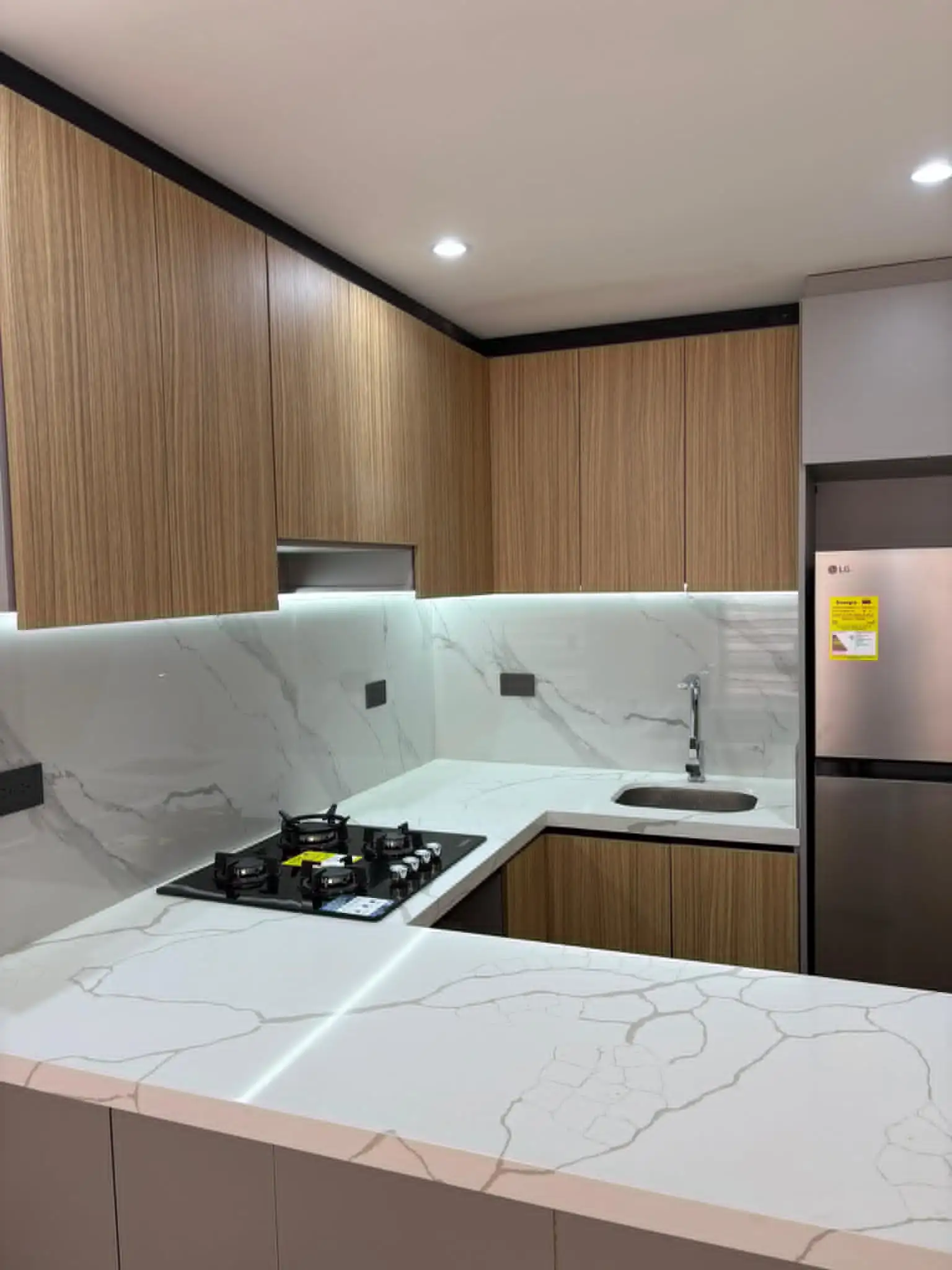 Después de la remodelación: Remodelación técnica de apartamento